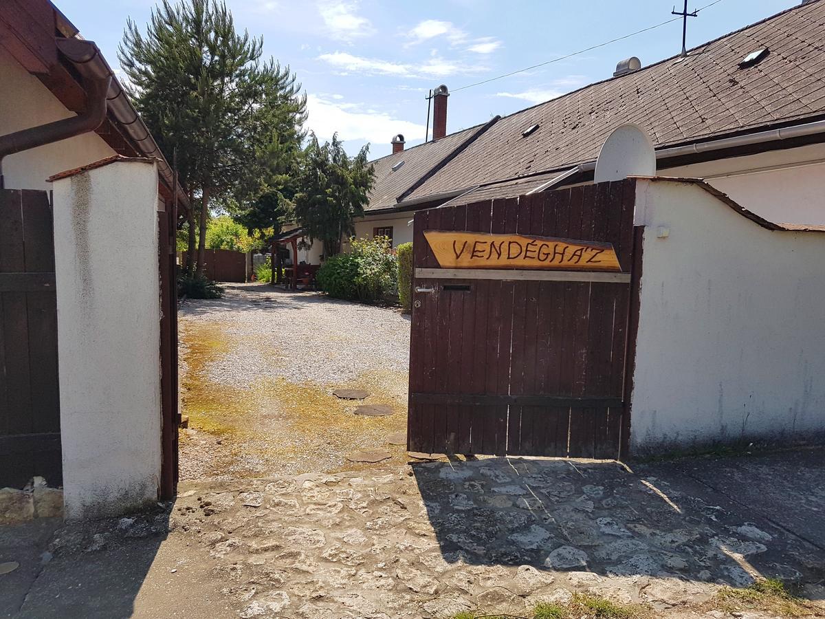 Hotel Kuti Vendeghaz Bakonykuti Exterior foto
